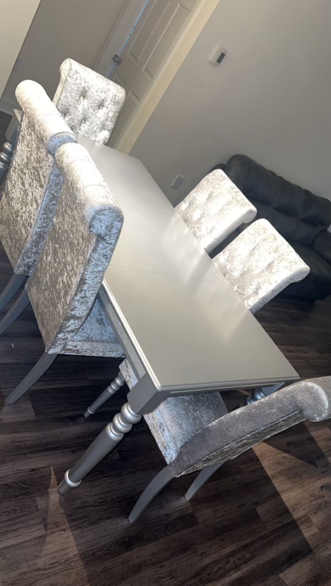 Elegant 6-Piece Dining Set – Like New!