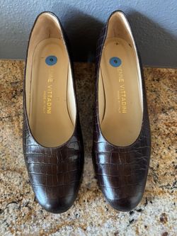 Adrienne Vittadini NWT Women’s Brown Faux Croc Pumps Size 9