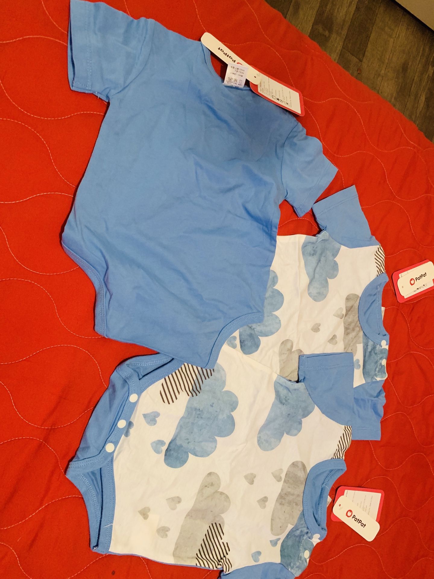 Baby clothes never worn with tag