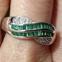 Very Amazing 🆕 Green Sapphire 💚 Sterling Silver Ring!  💍 