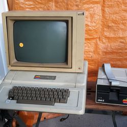 Apple 2 Plus With Disc Drive 2 & Monitor