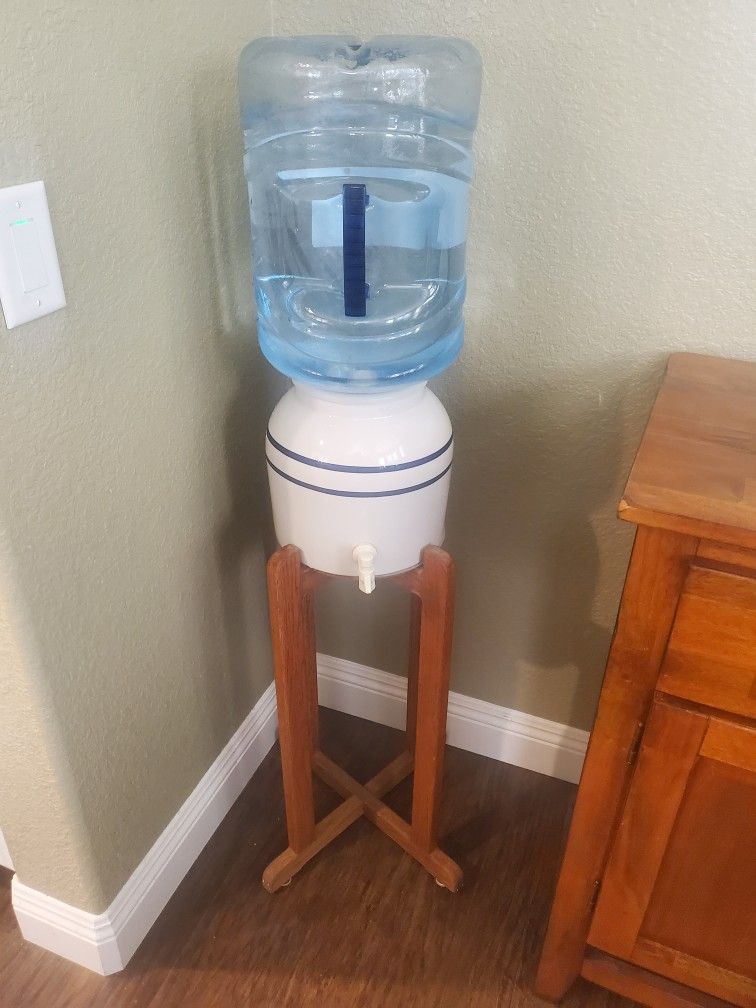 Ceramic Water Dispenser With Wood Stand