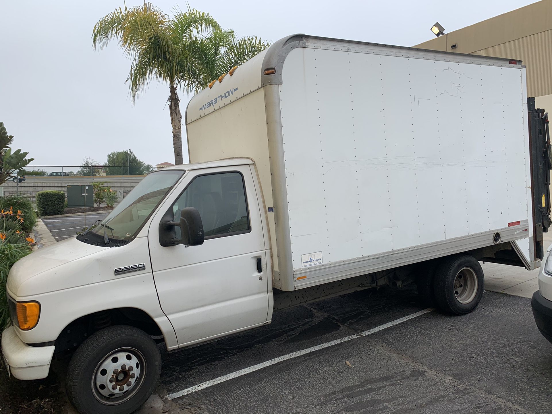 ford e350 commercial truck with lift gate