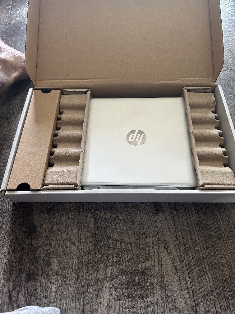 HP Omnibook5 16 Inch Laptop