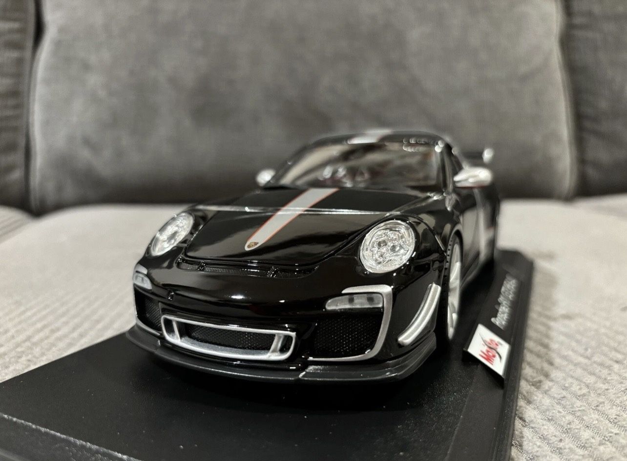 1/18 Maisto Porsche 911 Gt3 Rs 4.0 Black Diecast