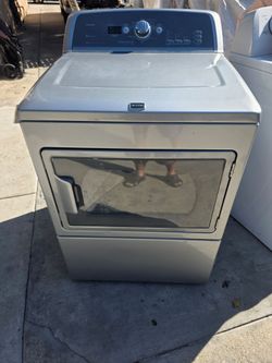 May tag  gas dryer in great condition