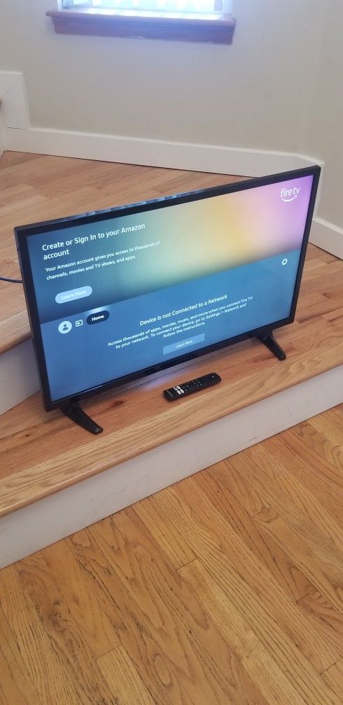 NEW cond  INSIGNIA  32 Inches  TV. , WORKS EXCELLENT  , With REMOTE CONTROL   ,  $75