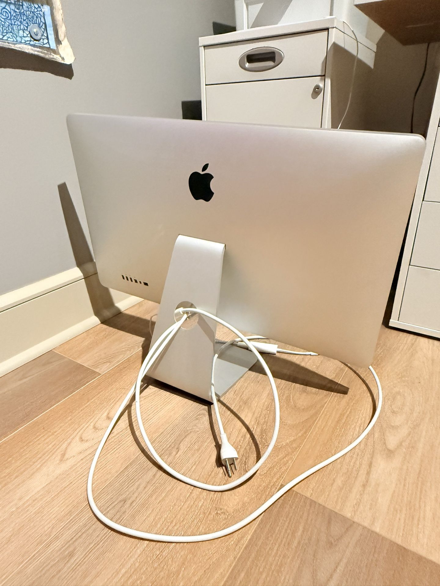 Computer Monitor (apple) $100
