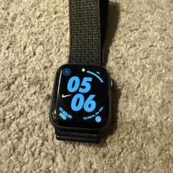 Apple Watch Series 5 Cellular And WiFi 32GB 44mm