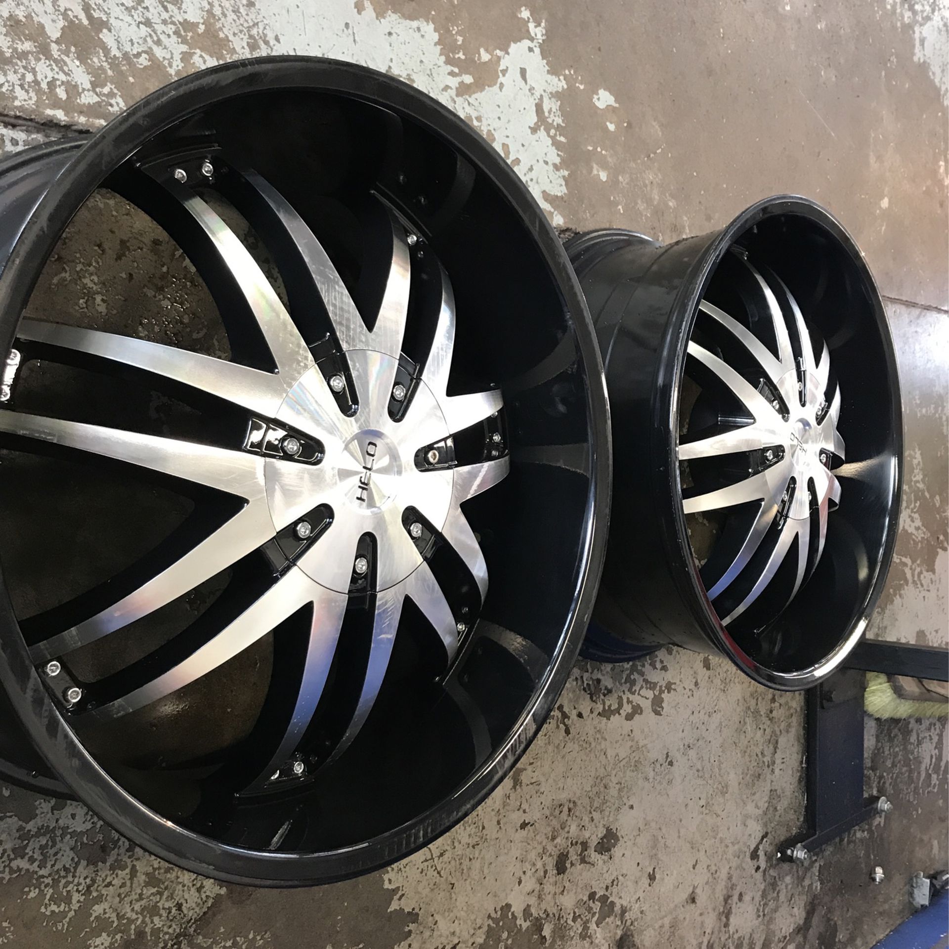 22”x9.5 +15 Helo *Black Friday Deal*
