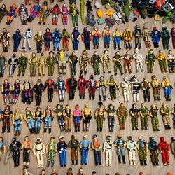 Collector seeking vintage old GI Joe toys dolls and action figures accessories 1960s 70s 80s g.i. Joes toy figure doll collector collectibles 