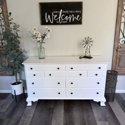Refinished Solid Wood Swan White Wide Bedroom Dresser TV Stand Delivery Available 