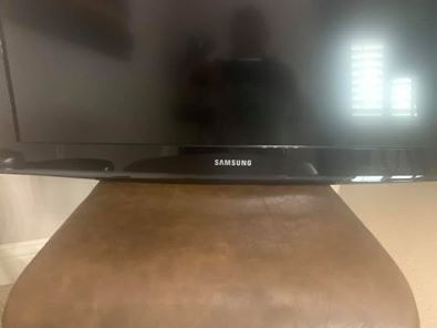 Samsung 1080 DPI 36” TV