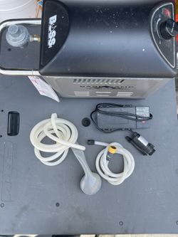 Mr. Heater F235300 BOSS-XB13 Basecamp Battery Operated Shower System for  Sale in Orange, CA - OfferUp