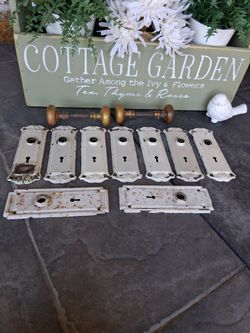ANTIQUE VICTORIAN ART DECO BRASS (4) DOORKNOBS & (9) BACKPLATES. ALL ONE PRICE! asking $80.00