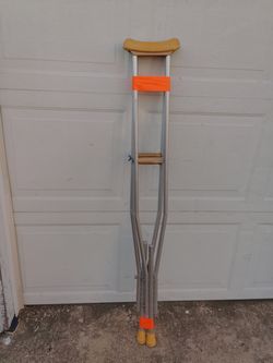 Adult crutches