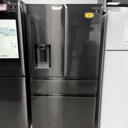 Samsung 36inch. 4-Door French Door With Ice Maker Black Stainless Refrigerator 