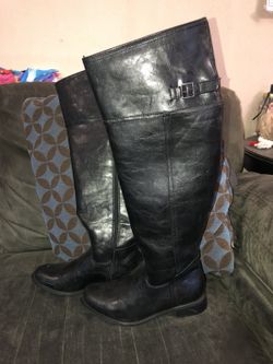 Cute Black boots size 8