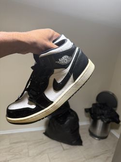 Jordan 1s (black And White) 
