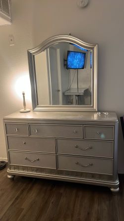 Vanity Dresser 