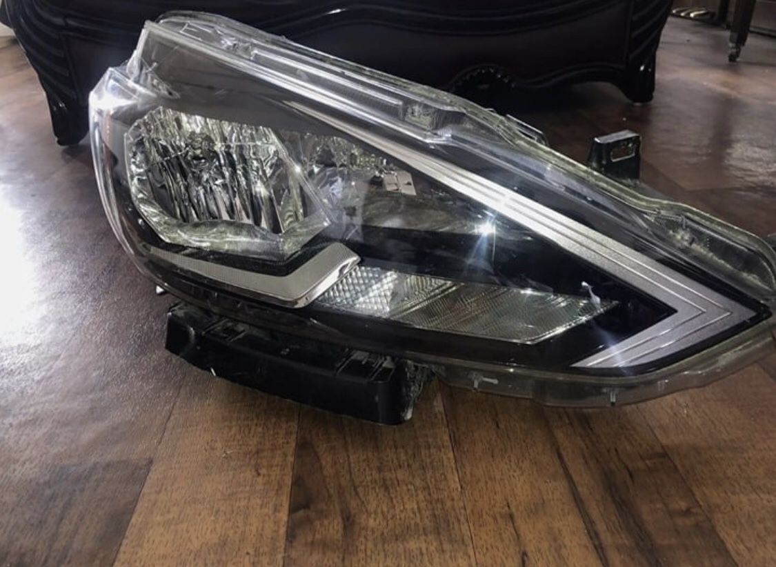 Headlight Assembly-Regular TYC 20-9793-00 fits 16-19 Nissan Sentra