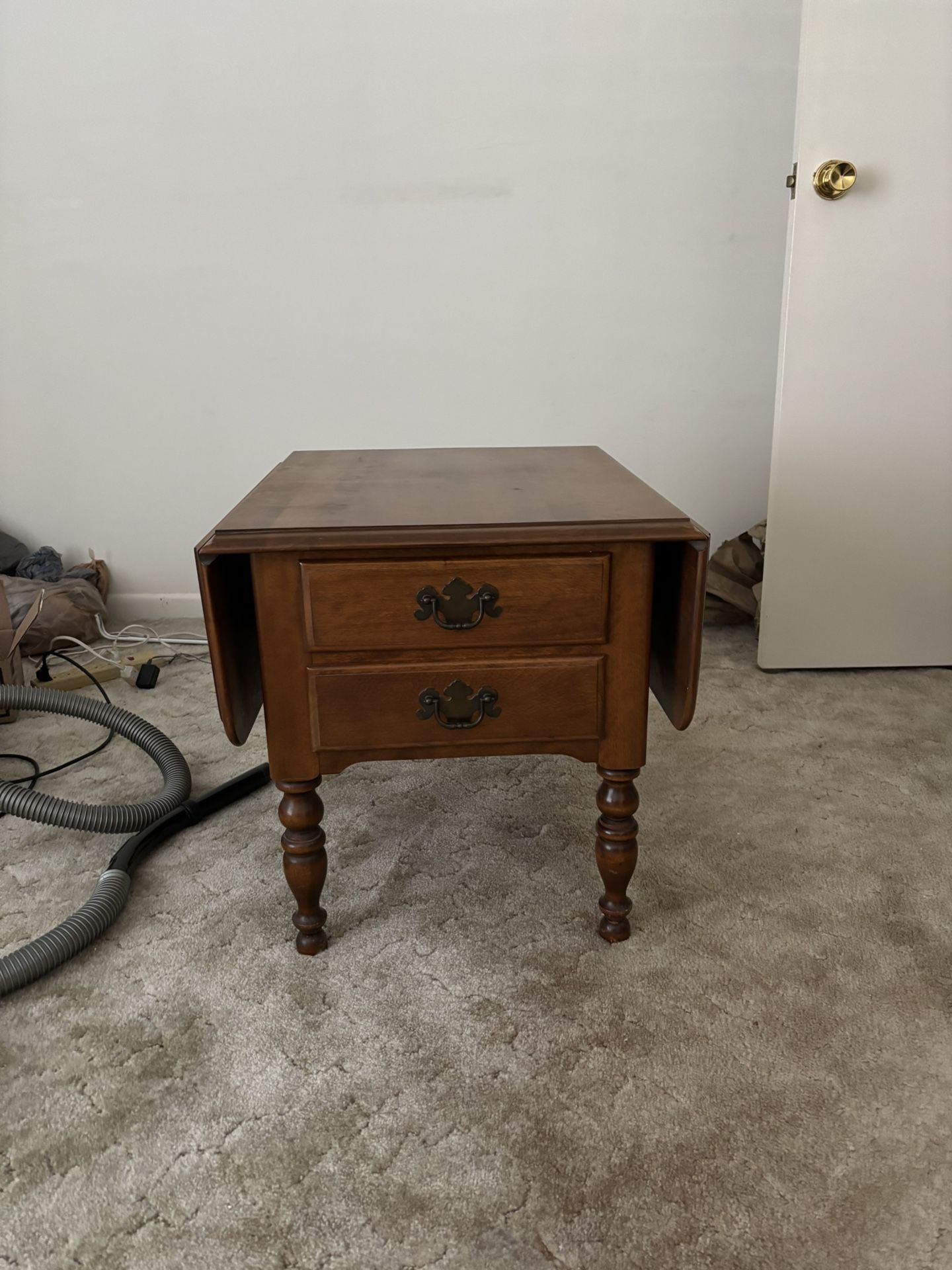 Antique •Ethan Allen• Drop-Leaf End Table with 2 Drawers