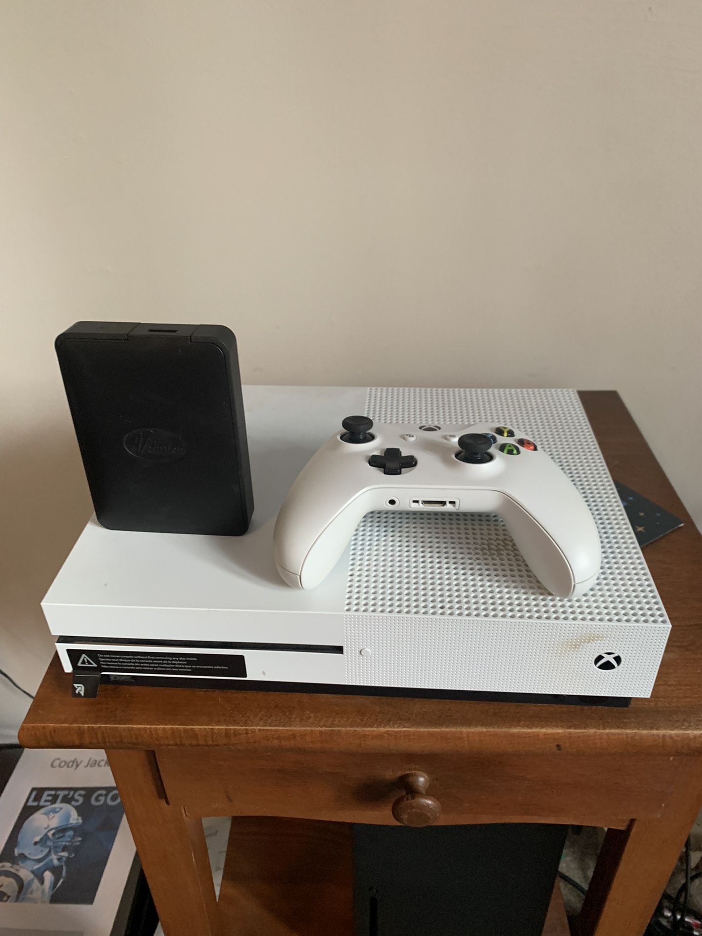 Xbox One  With One Controller & 2 TB Storage