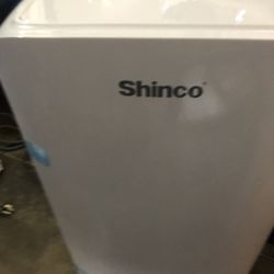 Shinco 40-Pint Dehumidifier for 2,000 Sq.Ft Medium Rooms and Basements
