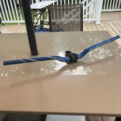 Race Face Mountain Bike Riser Bar & Stem in fantastic condition