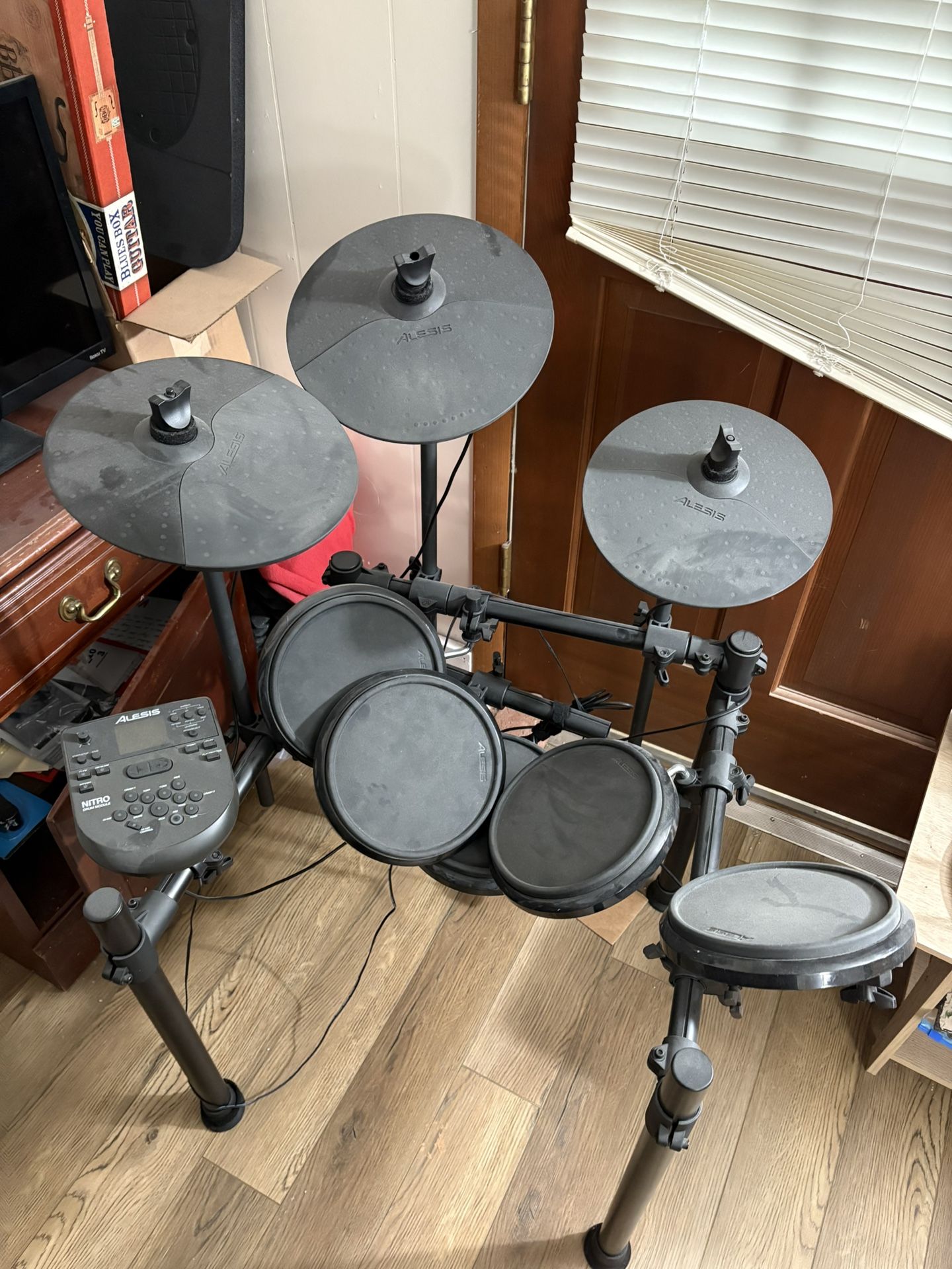 Alesis nitro 8 Piece Kit.