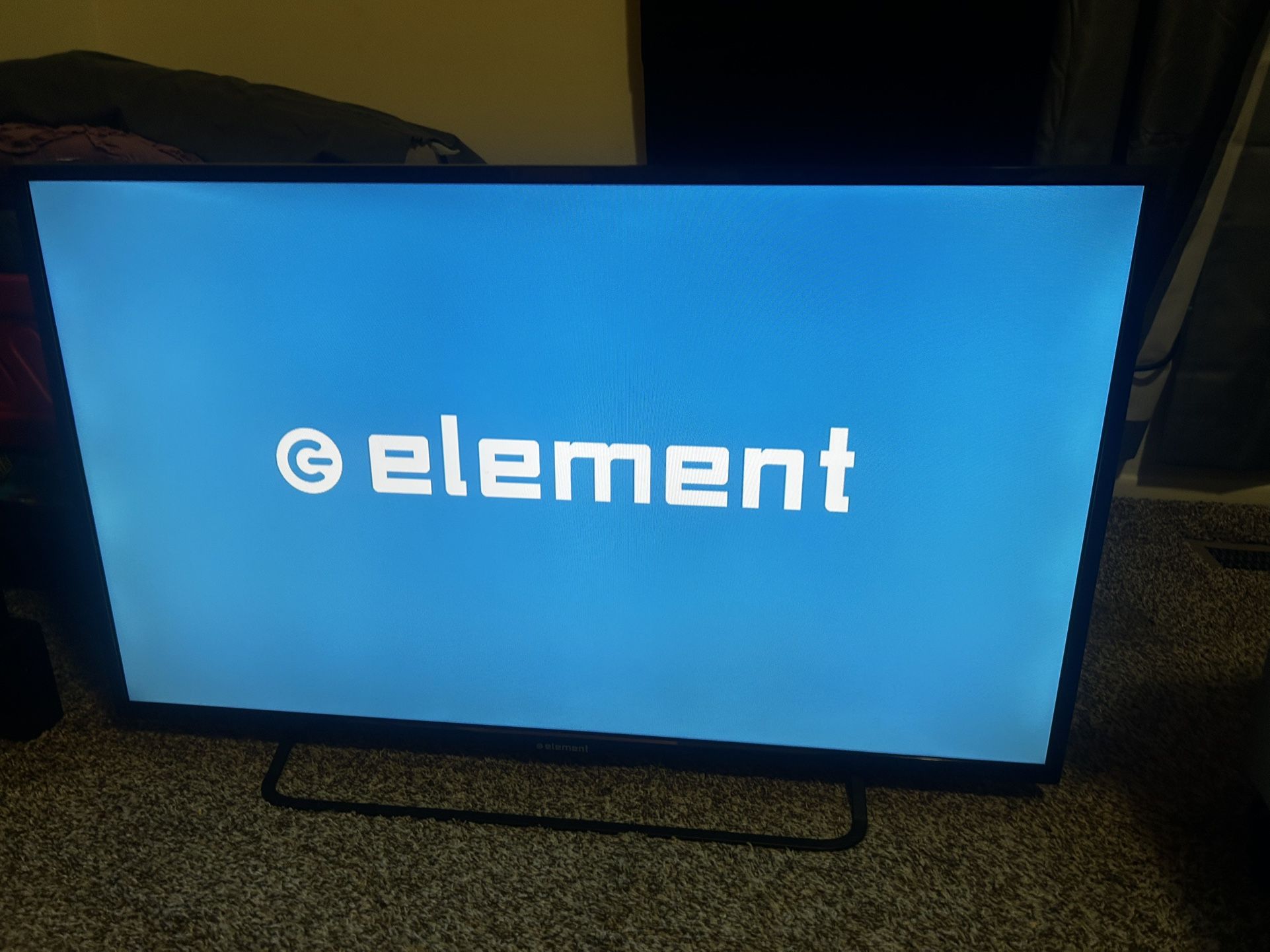 📺 Element 40” Flat Screen TV – Works Great!