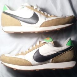 Women's Nike Daybreak Size 9.5