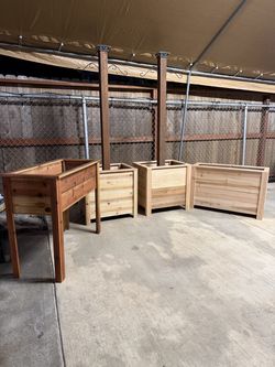 Cedar wood planter