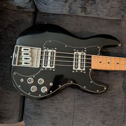Vintage Peavey T40 bass guitar