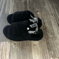 size 6 women black ugg slippers
