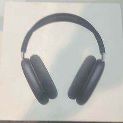 Black airpod maxes