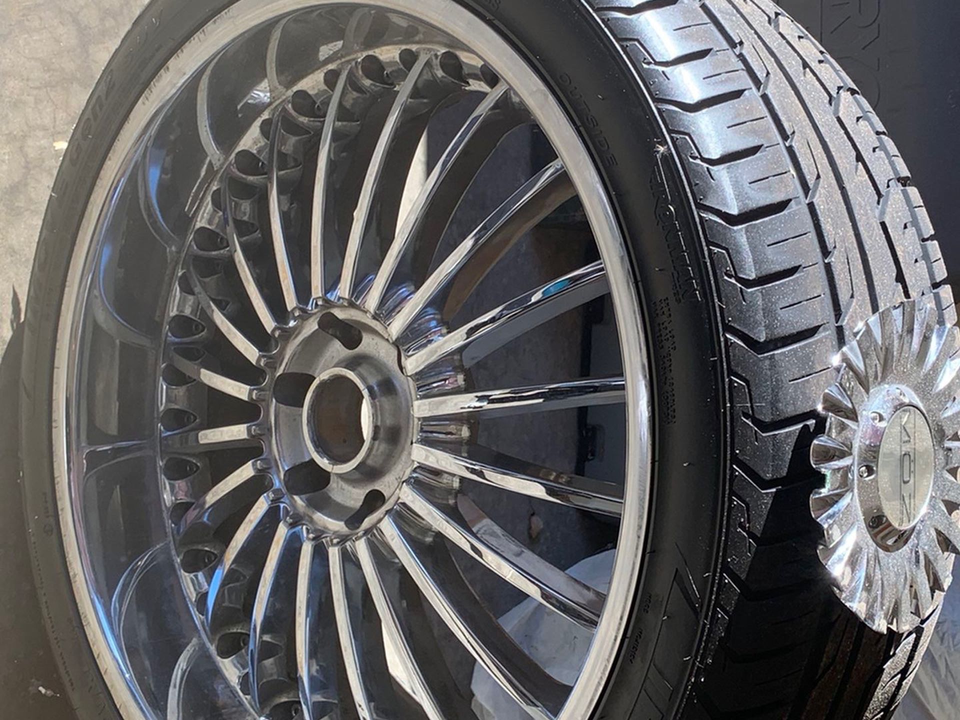 24”Moz Wheels & Brand New Tires