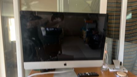 27 Apple computer all in one  no CPU