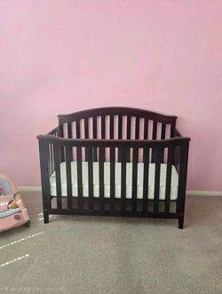 Sorelle Berkeley Baby Crib w/ Unused Mattress (Espresso)