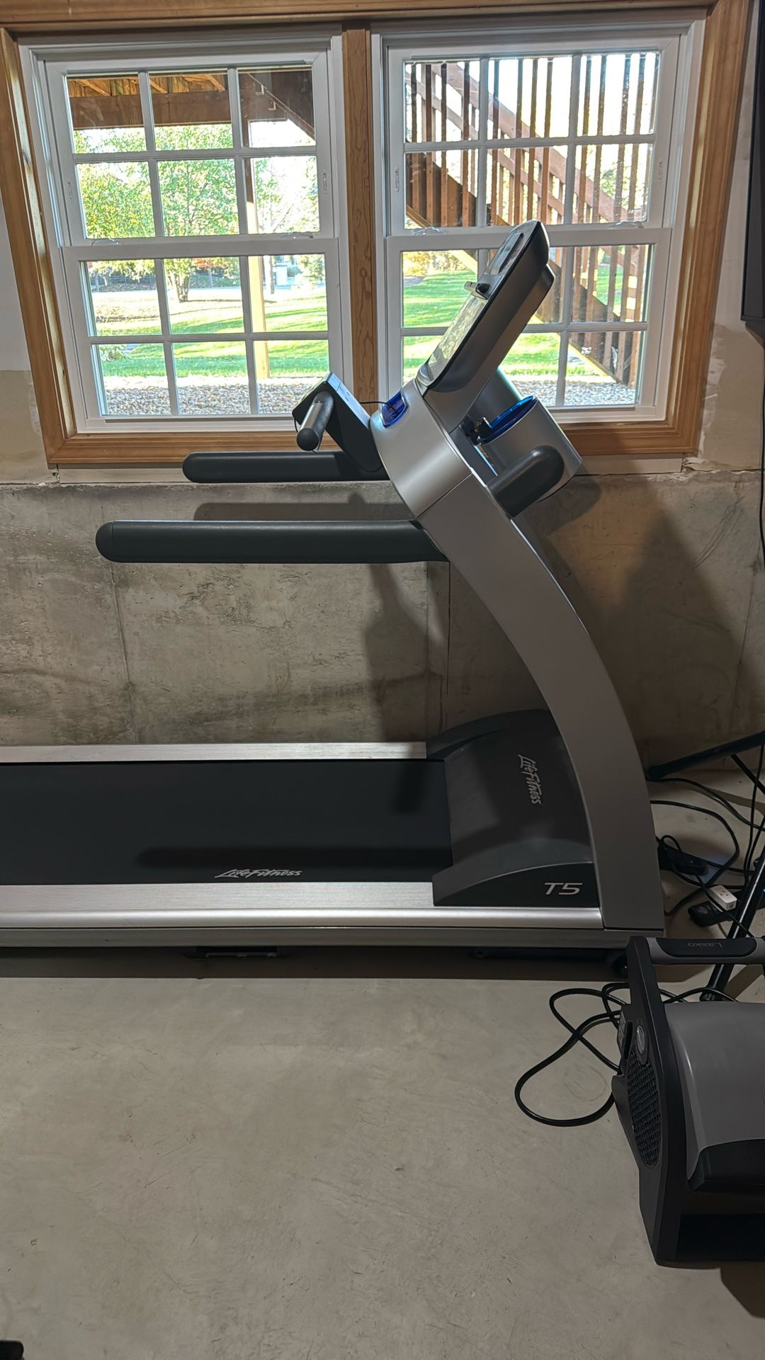 Life fitness T5 Treadmill With track connect