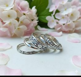 Beautiful 925 Sterling Silver Floral Ring Set in Size 4