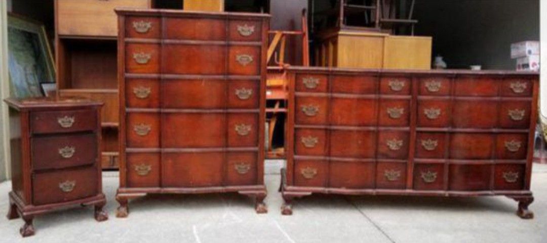 VINTAGE-ANTIQUE KLING FACTORY SOLID GENUINE MAHOGANY CLAWFOOT DRESSER, CHEST, & NIGHT STAND SET