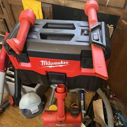 Milwaukee 2 gallon 18 V shot Vac wet and dry 