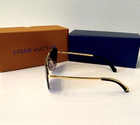 Louis Vuitton Gold attitude z0259u for Sale in Hayward, CA - OfferUp