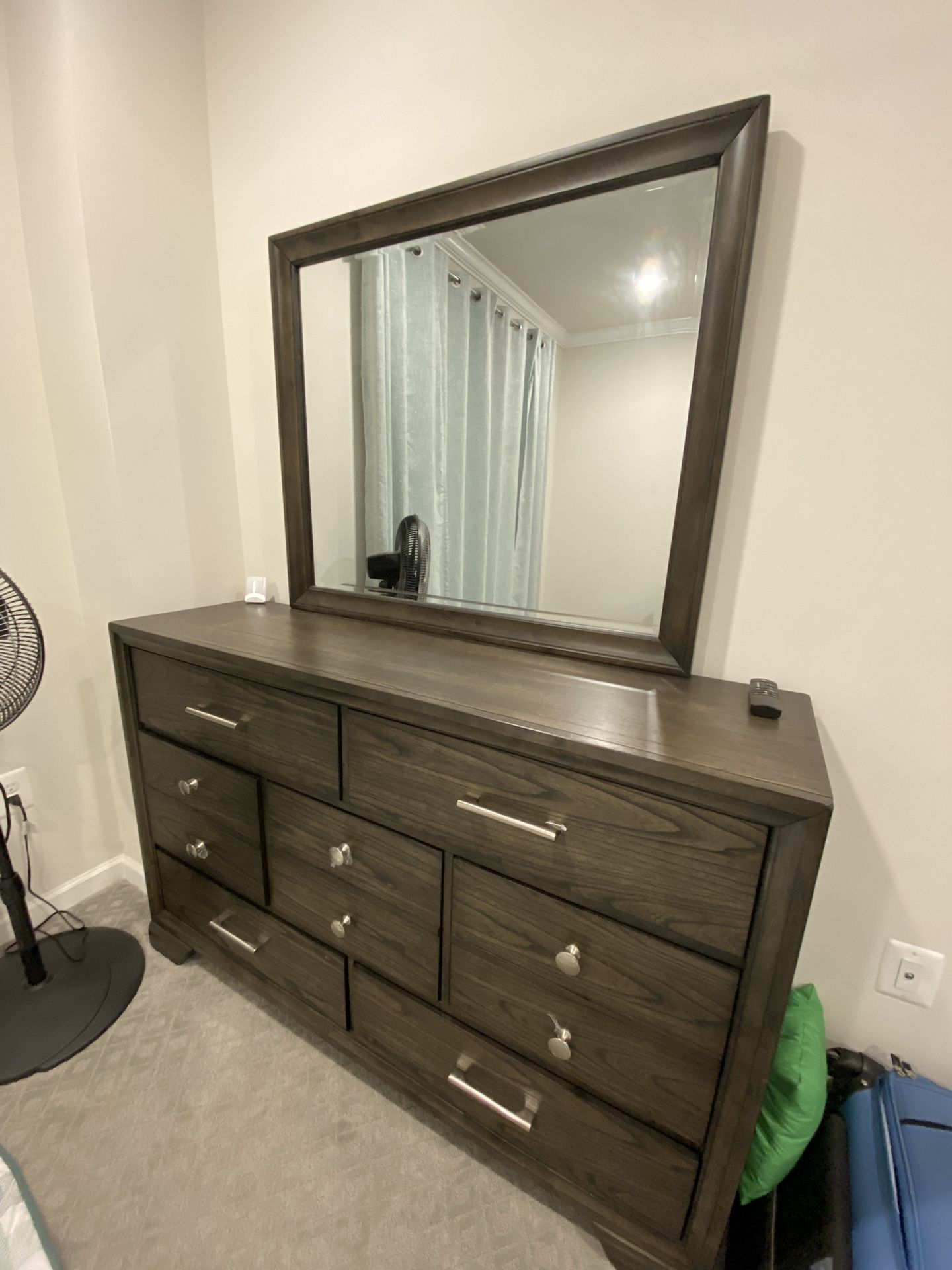 Dresser With Mirror Ann’s Wooden Bed With Storage