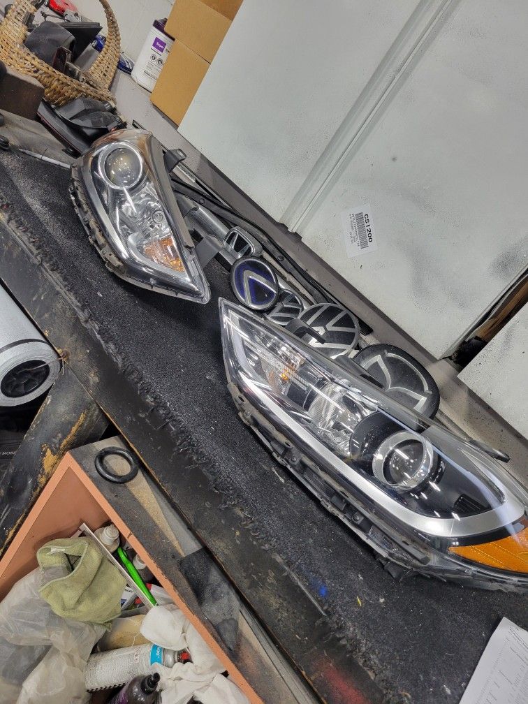 2017-18 Hyundai Elantra Left And Right Headlight