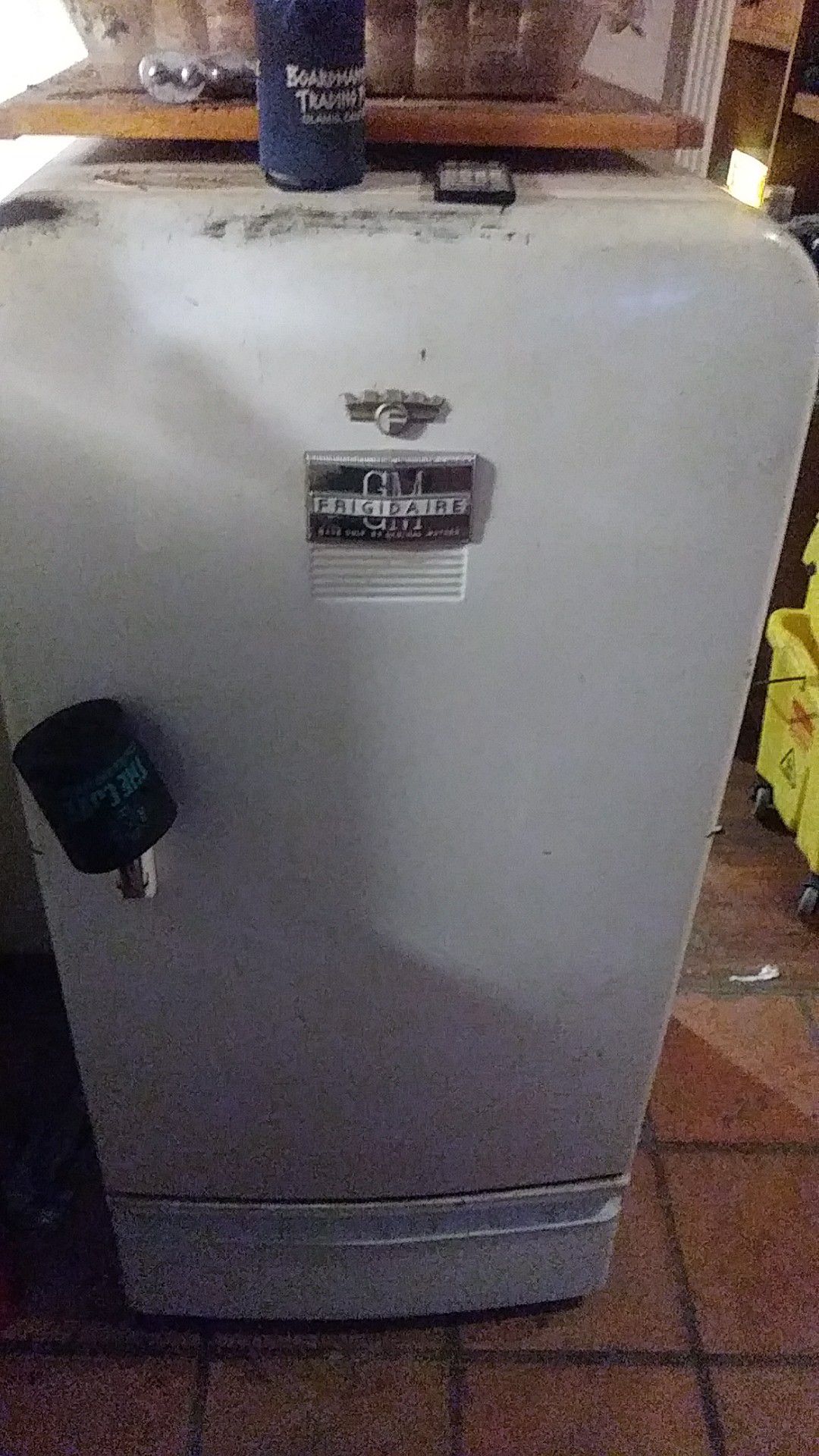 1940's. Vintage Frigidaire refrigerator