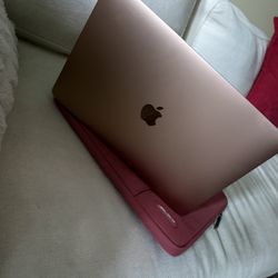 MacBook Air (13", 2020, M1 series) Apple M1 8-core - 7-core GPU • 256 GB • RAM 8GB • Gold New 