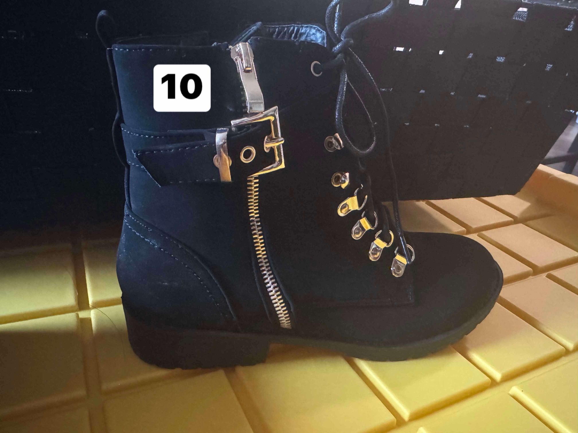 New Women’s Boots Size 10