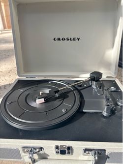 DJ's - Portable Turntable here! New Condition.